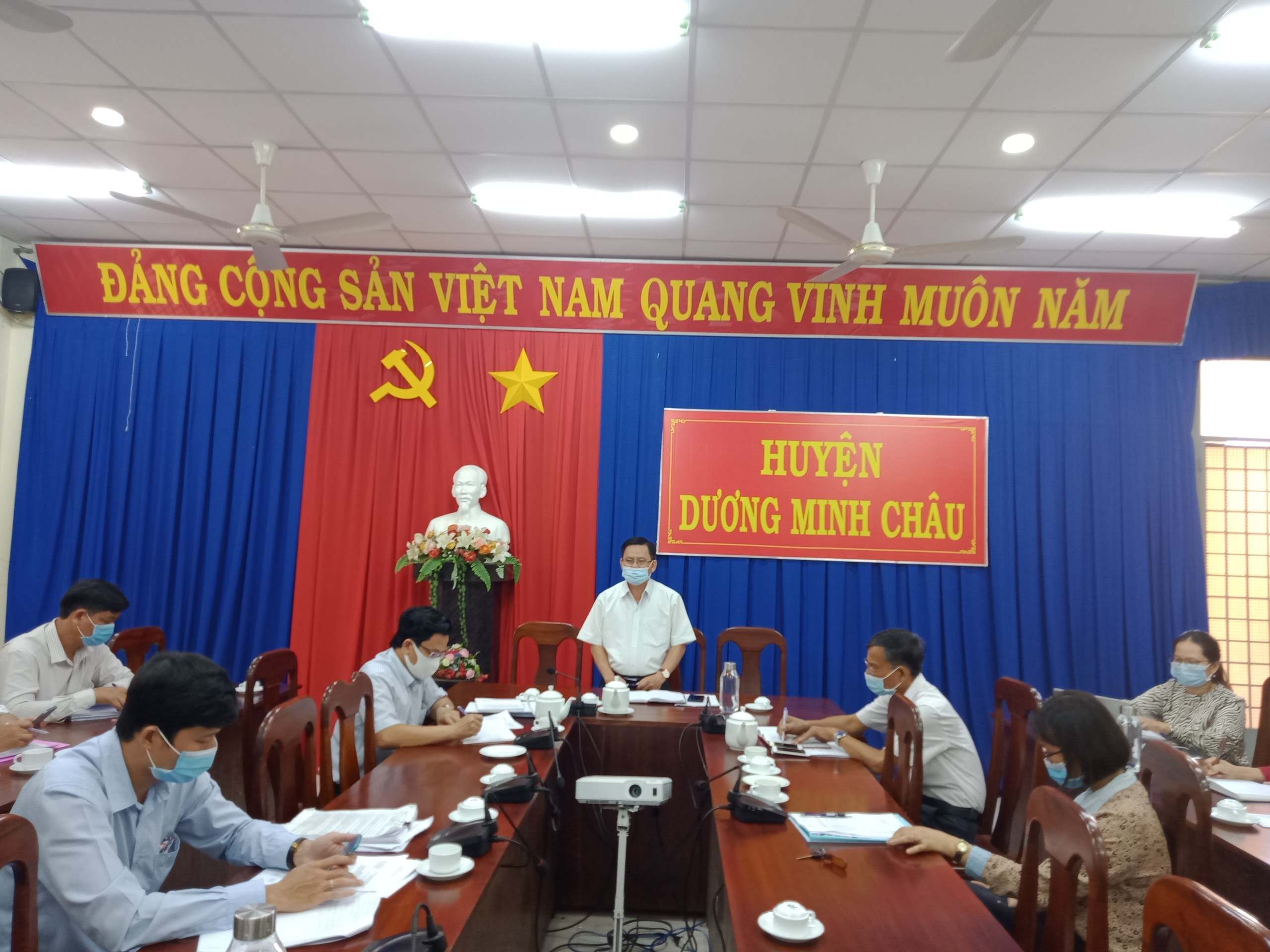 Huyện Dương Minh Châu: Họp Ủy ban bầu cử huyện lần thứ tám
